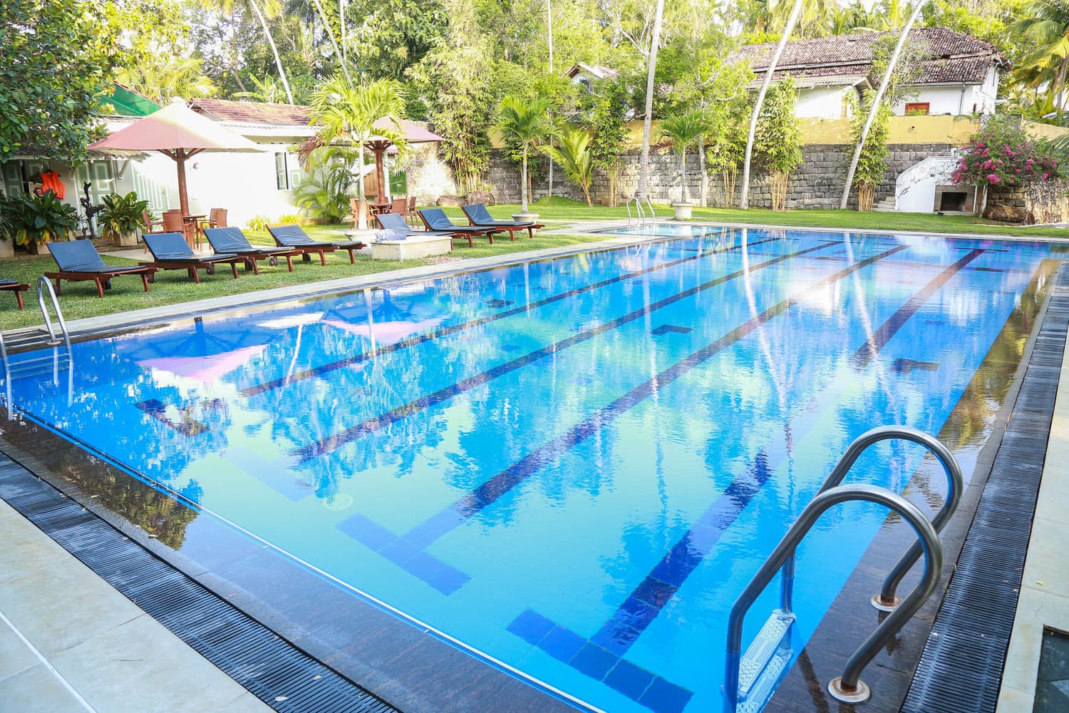 Swimming pool with garden loungers